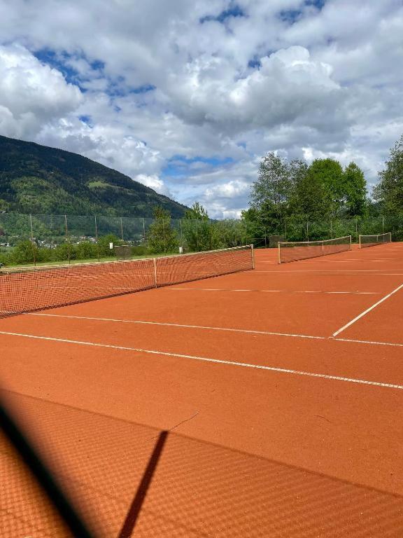 Appartement Mit Seeblick Am Ossiacher See Villach Luaran gambar